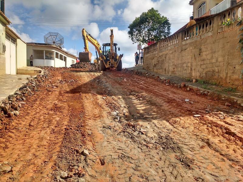 Prefeitura realiza manutenção de rua do Bairro Industrial