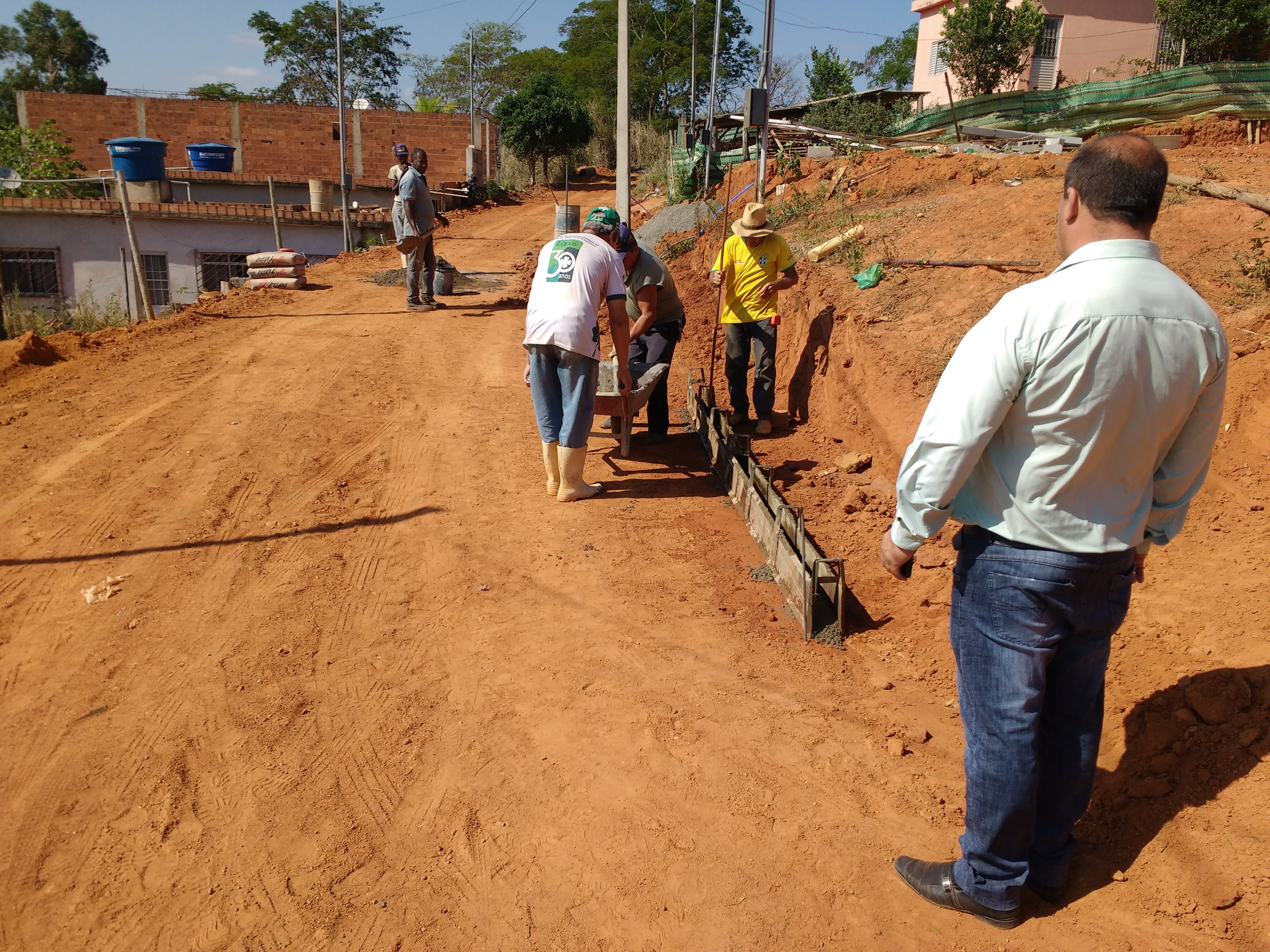 Prefeitura realiza obras de calçamento em ruas de Rodeiro