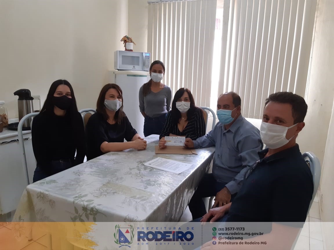 Prefeitura de Rodeiro realiza entrega repasse importante para a APAE