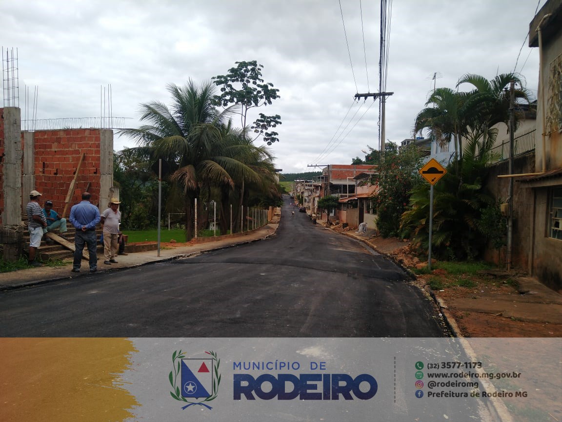 Prefeitura realiza recapeamento asfáltico  na Rua Amália de Mendonça Teixeira