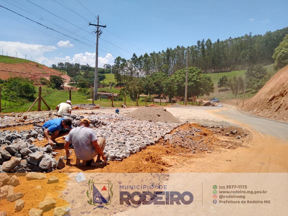 O calçamento da Rodovia Municipal Landim Teixeira está em fase de conclusão